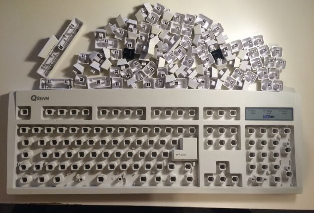 How to clean the keyboard: removing the keys