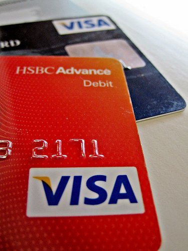 Safety rules when using plastic payment cards while traveling