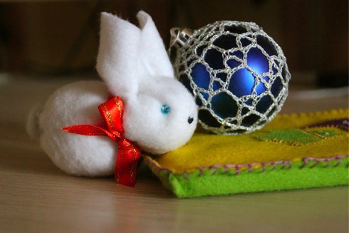 Christmas toys: little rabbits