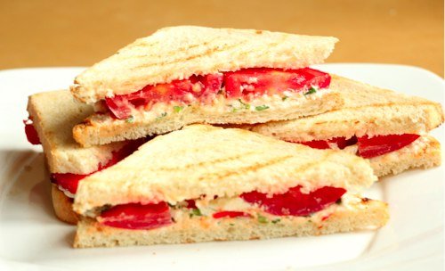 Cold sandwiches with feta and tomatoes